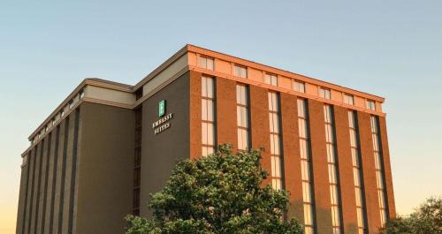 Windsor Park Hotel | Embassy Suites by Hilton Austin Central