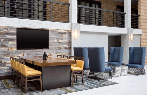 Windsor Park Hotel | Embassy Suites by Hilton Austin Central