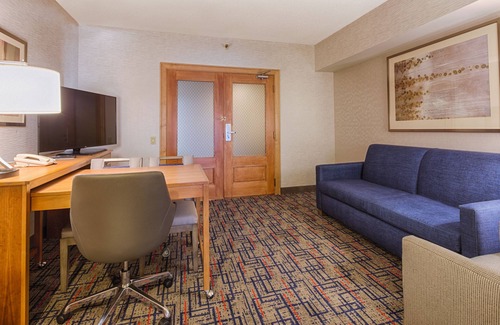 Rosemont Hotel | Embassy Suites by Hilton Chicago O'Hare Rosemont