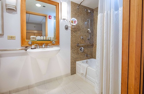 Rosemont Hotel | Embassy Suites by Hilton Chicago O'Hare Rosemont