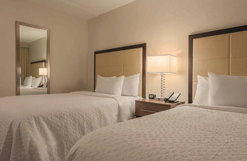 Brookfield Hotel | Embassy Suites by Hilton Milwaukee Brookfield