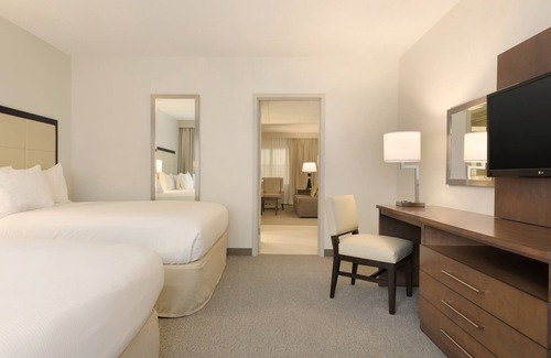 Brookfield Hotel | Embassy Suites by Hilton Milwaukee Brookfield