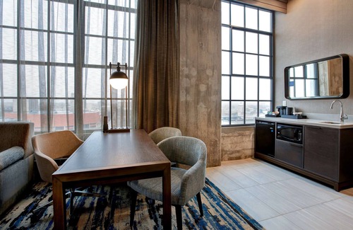 Downtown Hotel | Embassy Suites by Hilton Rockford Riverfront