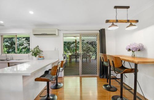 Emerald Beach House | Emerald Adventure House