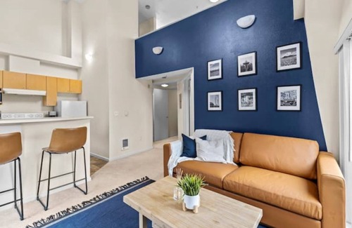 Lower Queen Anne Apartment | Emerald City Pentouse