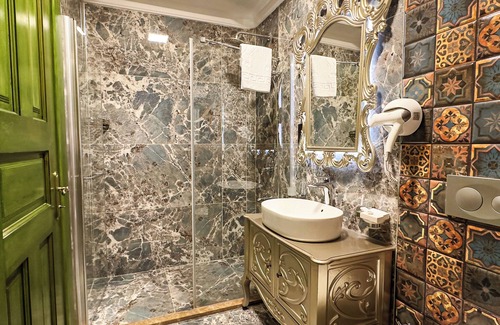 Old City Hotel | Emerald Mansion Hotel