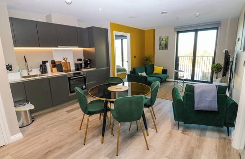 Holbeck Cottage | Emerald Retreat