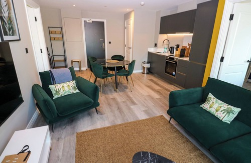 Holbeck Cottage | Emerald Retreat