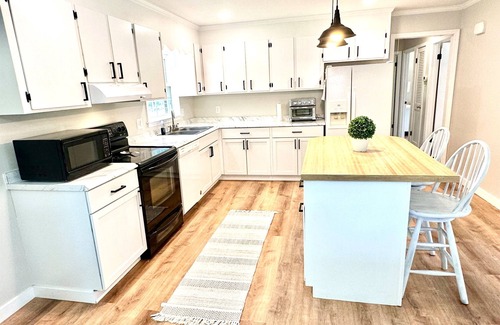 Albertson House | Emma's Sunpine Cottage