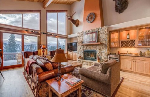 Woodmoor House | Emmett's Overlook