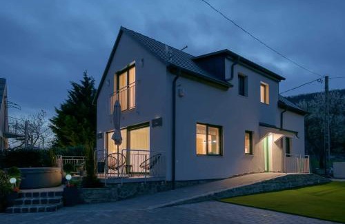 Badacsonytomaj Villa | EMMY Ház