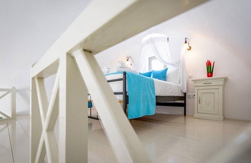 Kamari House | En Plo Boutique Suites Master Suite with Sea View (5 pax)