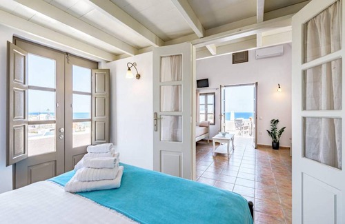 Kamari House | En Plo Boutique Suites Master Suite with Sea View (5 pax)
