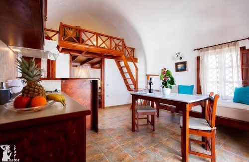 Kamari House | En Plo Boutique Suites Master Suite with Sea View (5 pax)