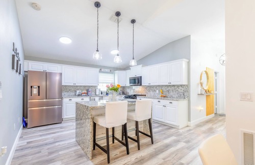 Clear Creek House | Encanto/14 Ppl/Pool/Close to Disney Parks/Games