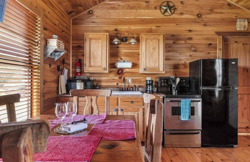 Fredericksburg Cabin | Enchanted Rockview Cabin 1 | King bed