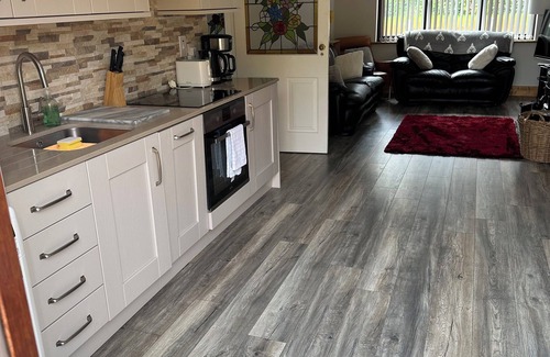 Tramore House | Enchanting 2-bedroom bungalow a short stroll from the beach and all amenities
