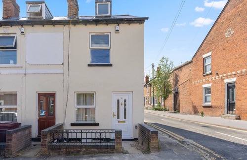 Reading House | Enchanting 3-bedroom house with WiFi in Reading