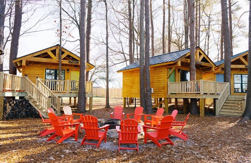 Franklinton Cabin | Enchanting Cabin Treehouse Retreat with Fire Pit - Perfect Getaway!