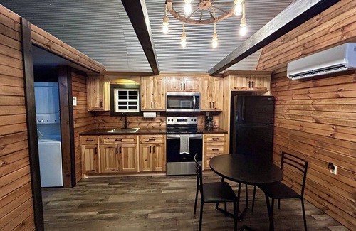 Auburn Cabin | Enchanting cabin with AC in Auburn - Perfect for a cozy getaway