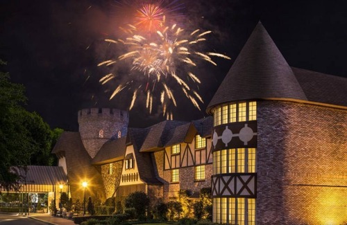 Anaheim Resort House | Enchanting Castle Resort Close to Disneyland! 3 Convenient Units | Outdoor Pool