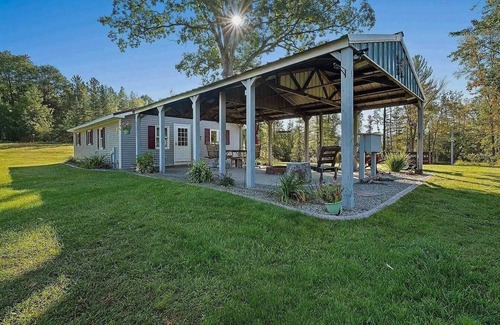 Wauksaukee Cottage | Enchanting cottage in charming Wausaukee with miles of walking trails