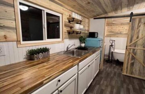 Ruch Apartment | Enchanting Getaway: Farmhouse and Tiny House Duo