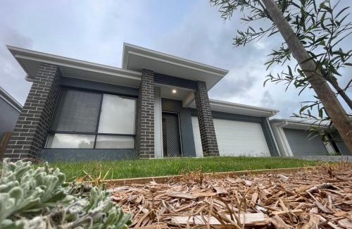 Griffin House | Enchanting Griffin Retreat Memorable Stay Awaits