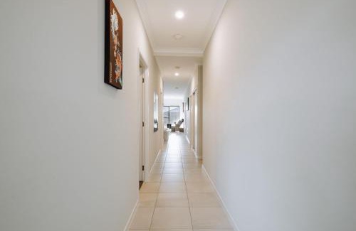 Griffin House | Enchanting Griffin Retreat Memorable Stay Awaits