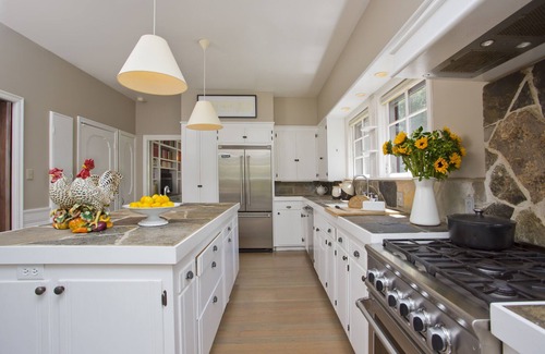 Forestville House | Enchanting Healdsburg Estate with Luxurious Pool and Lush Gardens