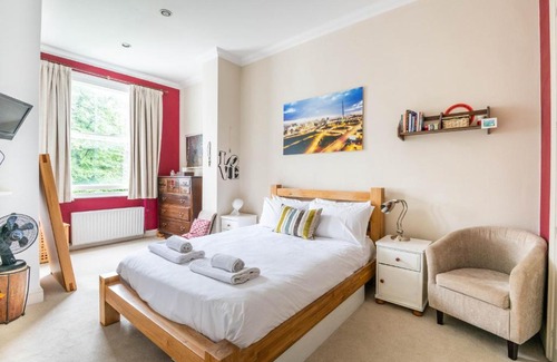 Holloway Apartment | Enchanting Home by Holloway Road
