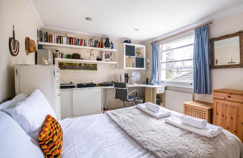 Holloway Apartment | Enchanting Home by Holloway Road