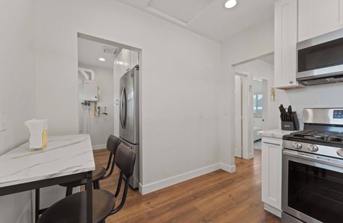 Ontario House | Enchanting house in Ontario near airport