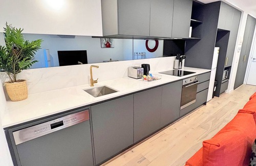 Reid Apartment | Enchanting in Red | 1bd 1bth 1csp