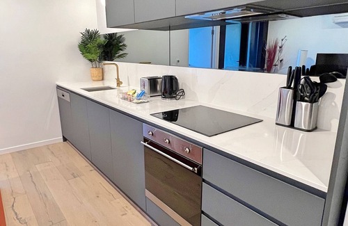 Reid Apartment | Enchanting in Red | 1bd 1bth 1csp