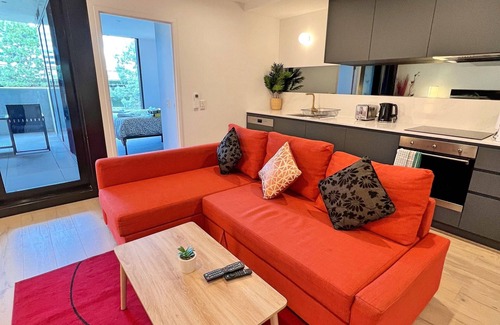 Reid Apartment | Enchanting in Red | 1bd 1bth 1csp