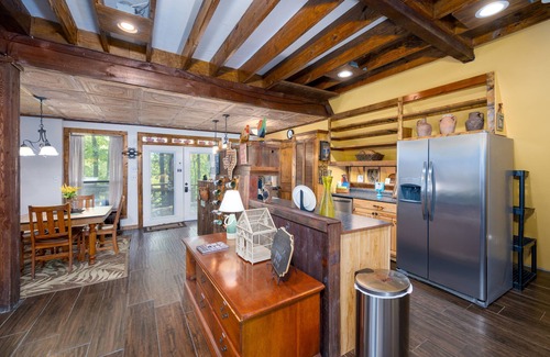 Pottsboro Cabin | Enchanting Lake Texoma Cabin with Hot Tub