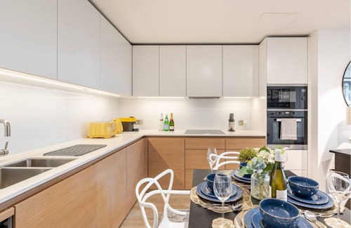 Fitzrovia Apartment | Enchanting Penthouse with AC in Soho