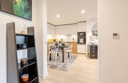 Fitzrovia Apartment | Enchanting Penthouse with AC in Soho