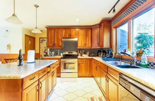 Tannersville Villa | Enchanting Tannersville Mansion W Erov 4 Groups & Families Hot-Tub 5Bds+3.5Bath