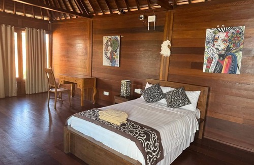 Lodtunduh House | Enchanting wooden house with AC in Ubud for a relaxing getaway