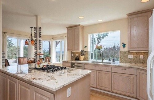 Vashon Island House | Enchantment on Vashon Island - House with a view!