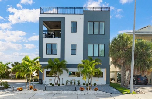 Treasure Island House | Endless Gulf View Retreat