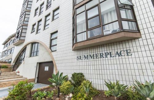 Humewood Apartment | Endless Summer Coastal Condo