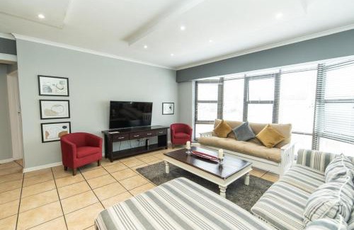 Humewood Apartment | Endless Summer Coastal Condo