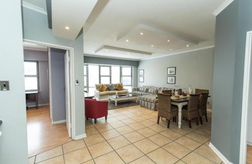 Humewood Apartment | Endless Summer Coastal Condo