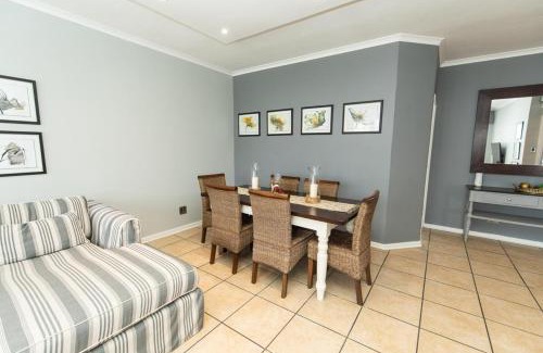 Humewood Apartment | Endless Summer Coastal Condo