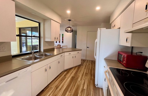 Pebble Beach House | Endless summer, fully equipped house with private pool. Pet-friendly