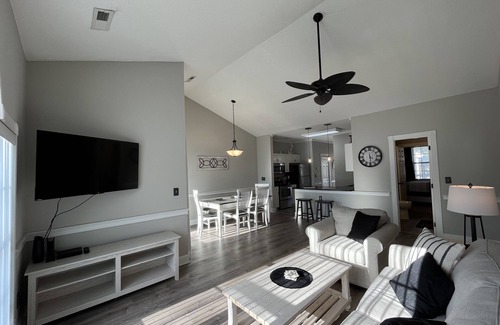 Central Myrtle Beach Condo | Endless Summer Updated Condo at Magnolia Place - Pool & Golf Course Views!