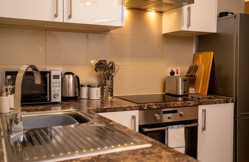 Mill Road Apartment | Enjoy a "boho Style" Serviced Apartment Located in the Heart of Cambridge!